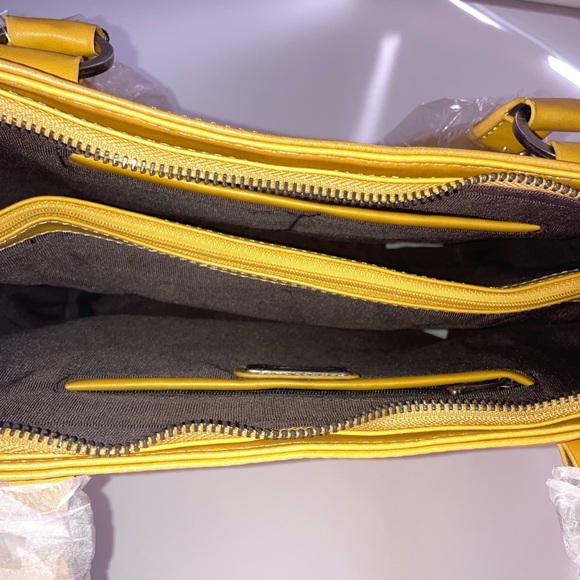 TRINITY RANCH TOOLED LEATHER PURSE - Picture 5 of 6